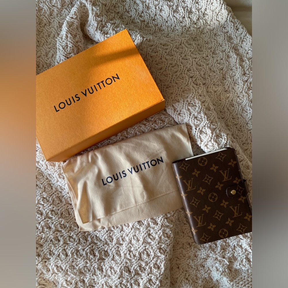 Louis Vuitton MM Ring Agenda Cover in Monogram Vuittonite